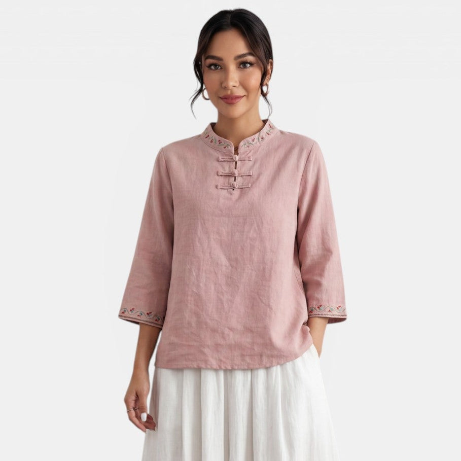 Blusa fresca de mujer, tejido algodón lino, bordados delicados y diseño bohemio jacquard.