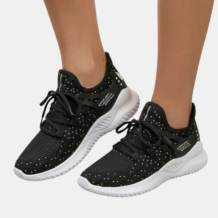 Material transpirable de zapatillas ortopédicas para mujer, calzado ligero con confort y estilo casual.