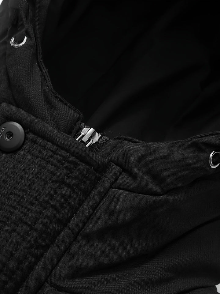 Abrigo infantil acolchado con capucha, color negro, esencial para proteger a los niños del frío.