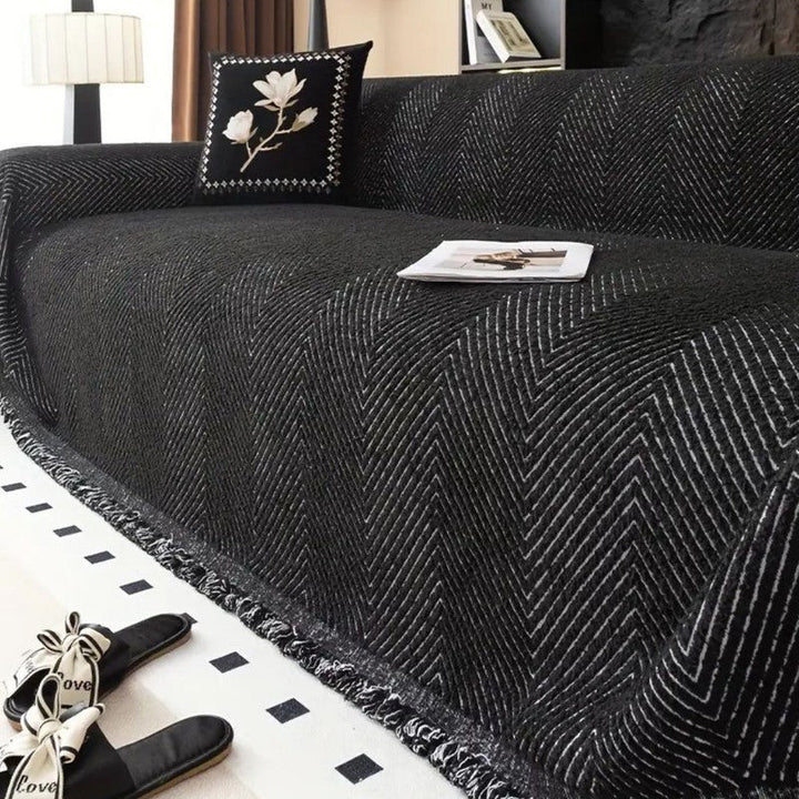 Funda de sofá con estilo drapeado y flecos. Tejido espiga para decoración de muebles, protector elegante.