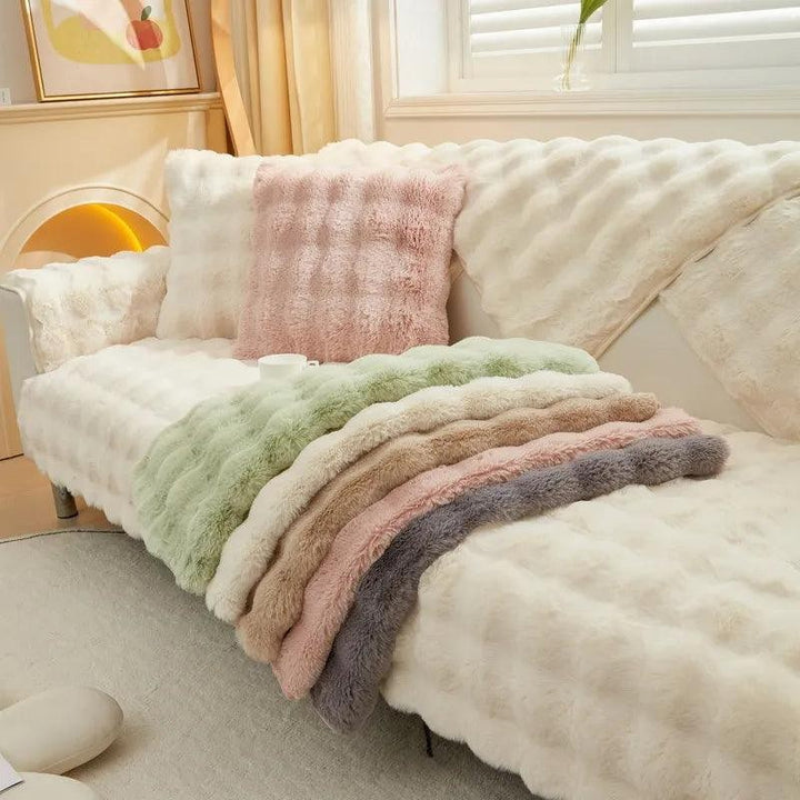 Funda de sofá protectora de felpa, antideslizante, ideal para decoración y confort en la sala.