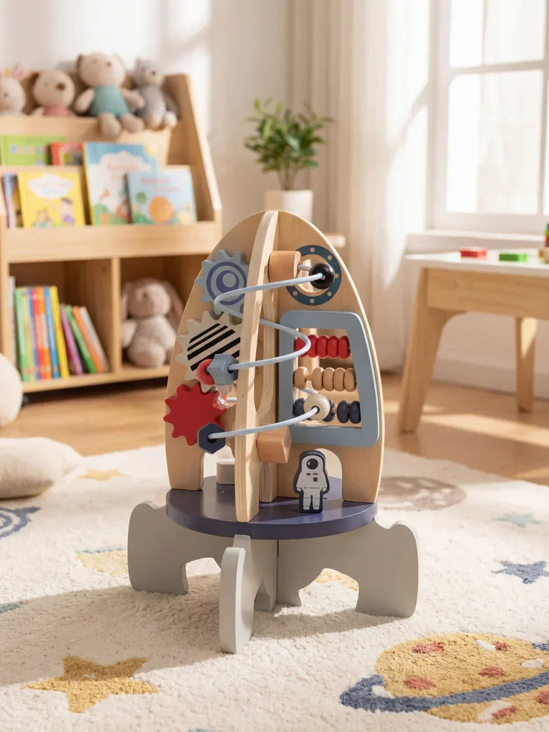 Torre vertical de actividades sensoriales para bebés, cohete de madera que mejora habilidades motoras finas.