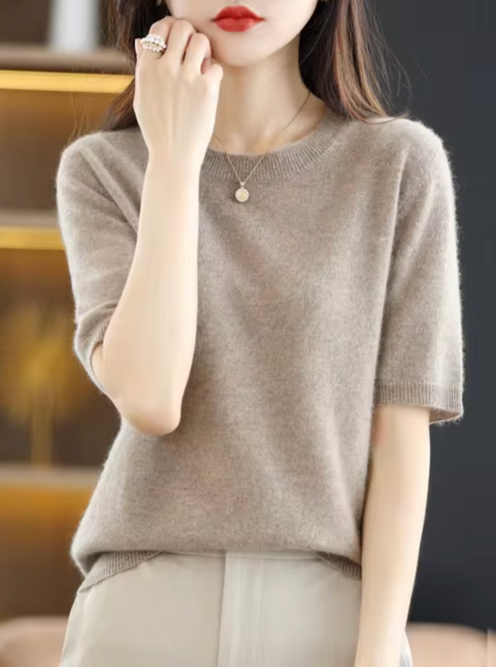 Suéter de manga corta elegante. Top sofisticado y versátil para mujer, perfecto para moda de transición y oficina.