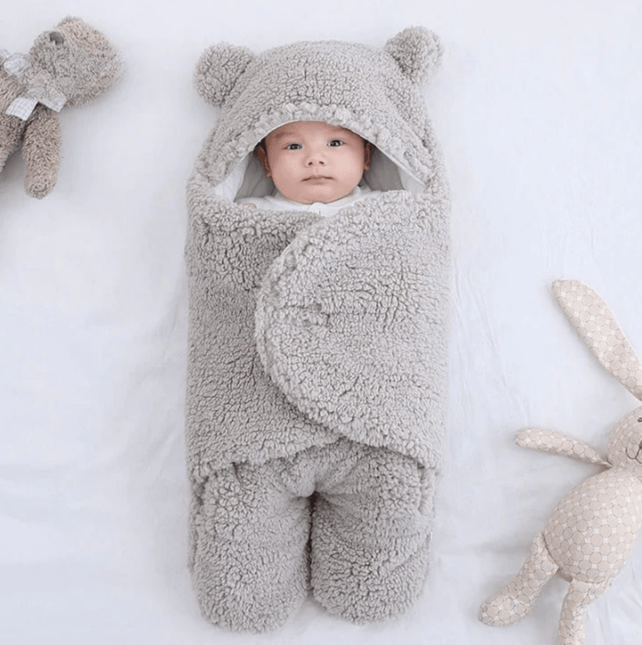 Comodidad bebé: saco dormir con orejas osito. Manta térmica y envoltorio para recién nacido.