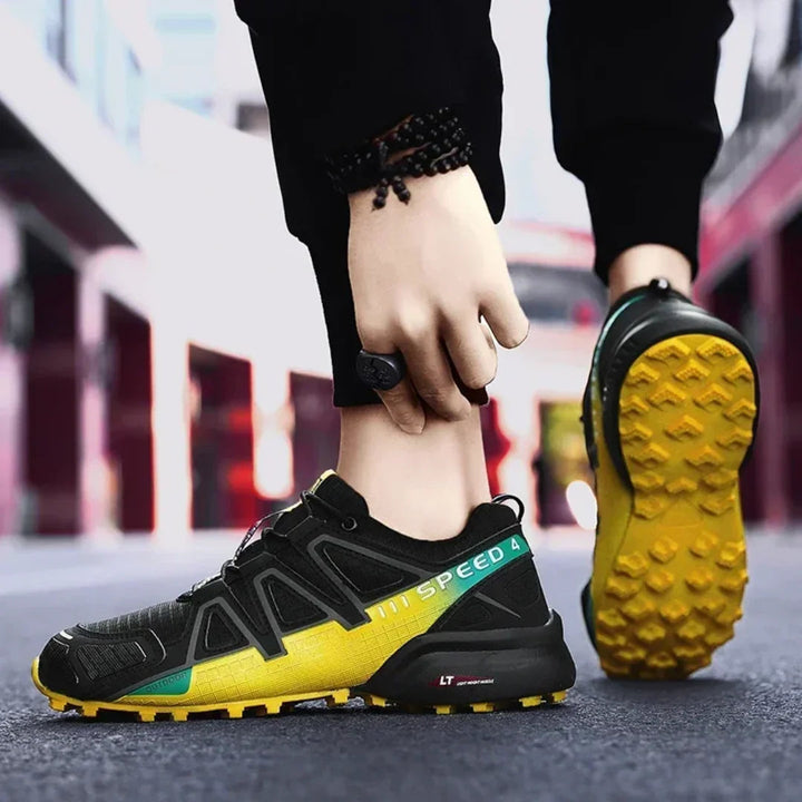 Zapatillas de montaña Speedcross IV unisex, perfectas para agarre en terrenos difíciles.