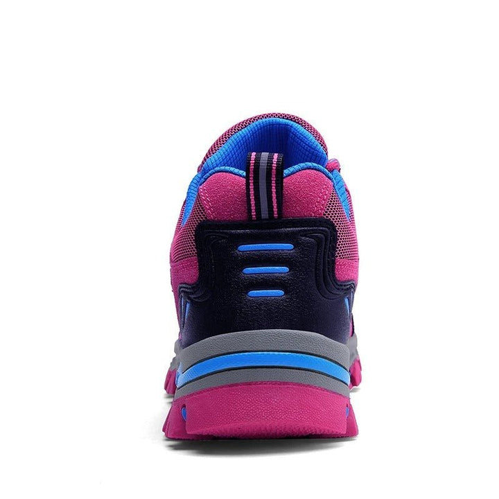 Botas de aventura para mujer, impermeables y de máximo confort, ideales para explorar senderos de montaña.