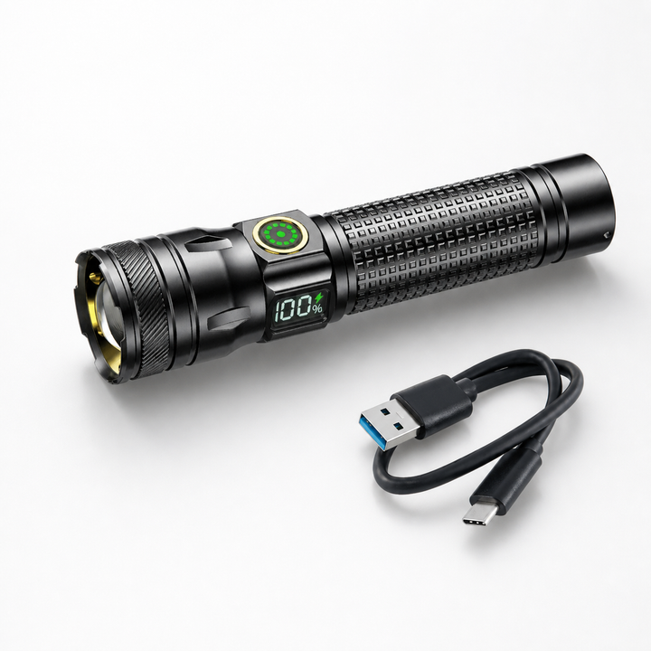 Linterna LED recargable de aluminio con zoom y display, ideal para camping, exterior y emergencias.