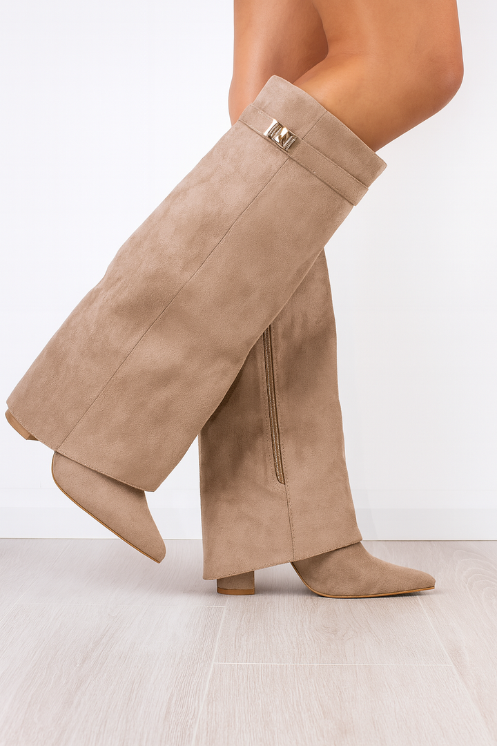 Botas altas de mujer con tacón bloque, fabricadas en piel y ante. Elegancia y confort para otoño-invierno.