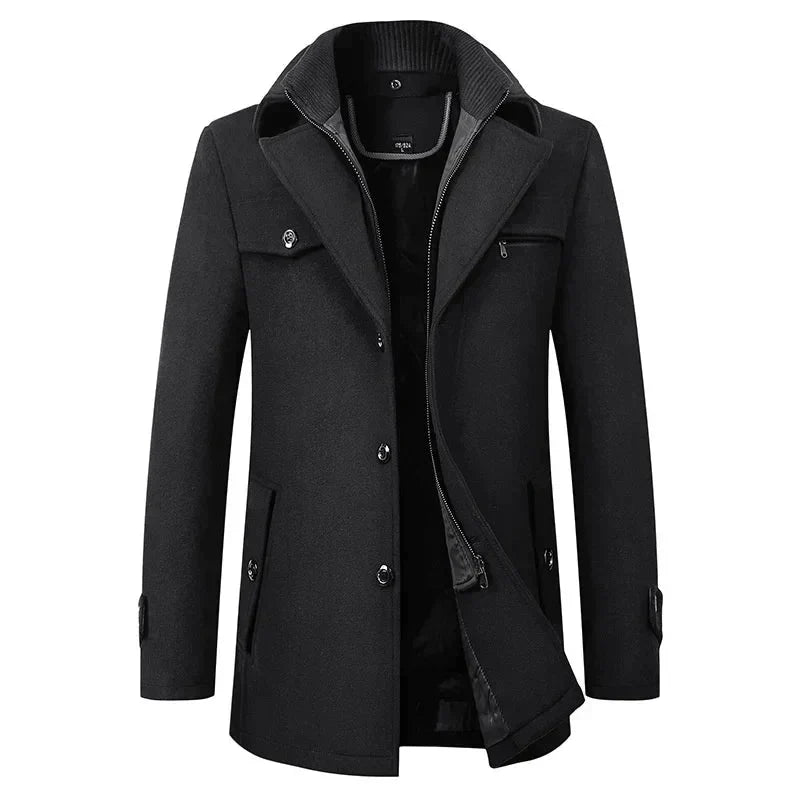 Abrigo impermeable elegante para hombre, ideal para invierno. Protege del frío y viento con estilo profesional.