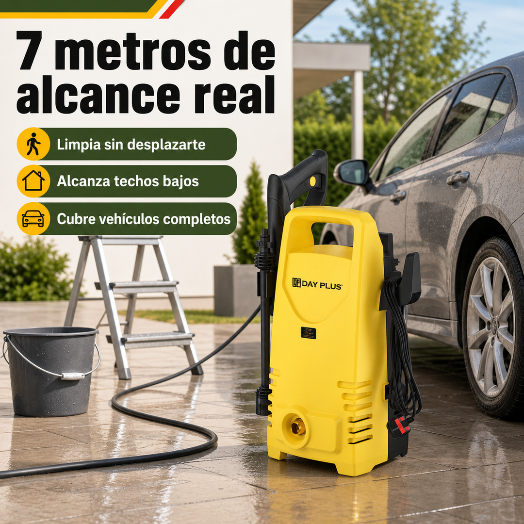 Hidrolimpiadora eléctrica 900W limpiando terraza; potencia ideal para suciedad de exterior.