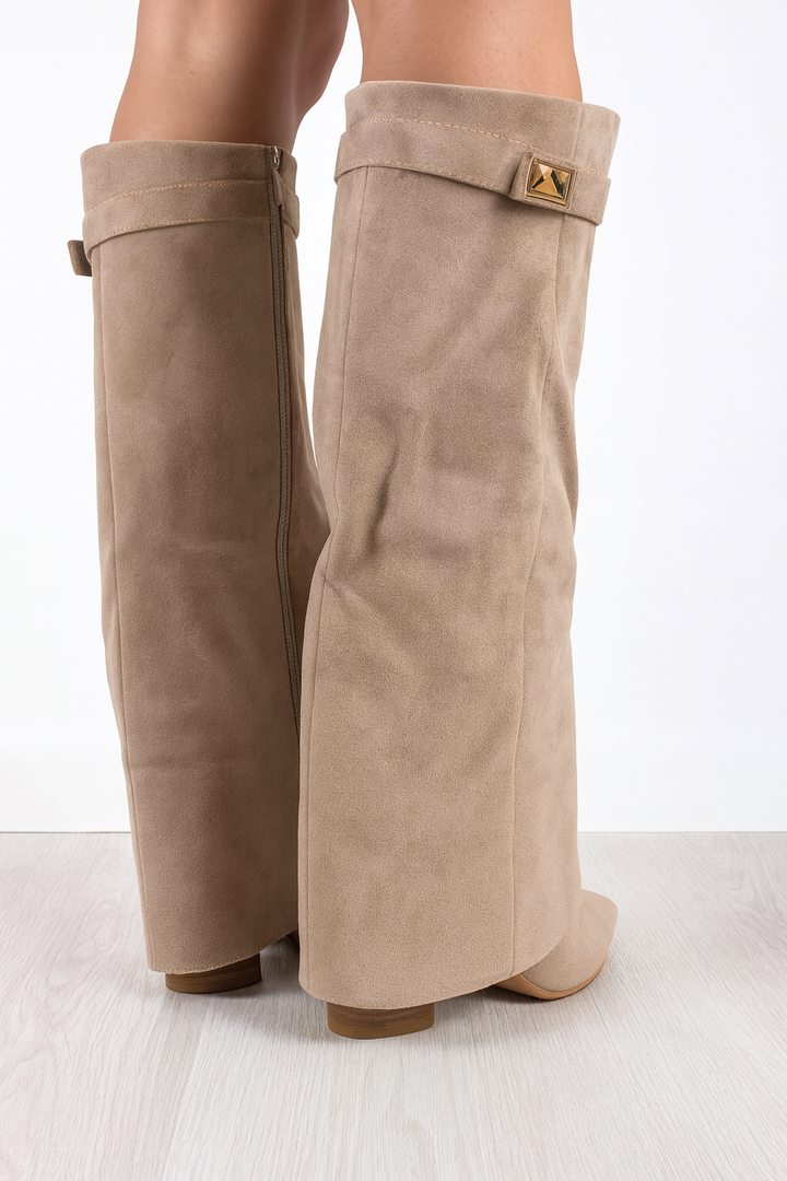 Calzado de moda: Botas altas de mujer en piel y ante, con tacón bloque. Estilo sofisticado para el invierno.
