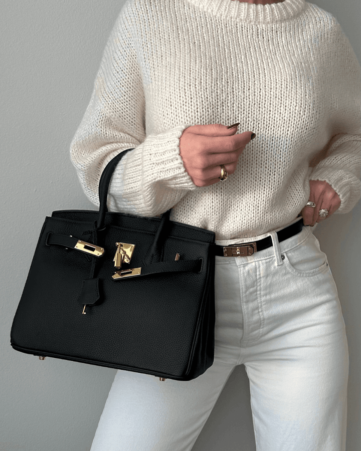 Bolso de mano versátil para mujer, elaborado en piel premium. Incluye organizador para tus esenciales.