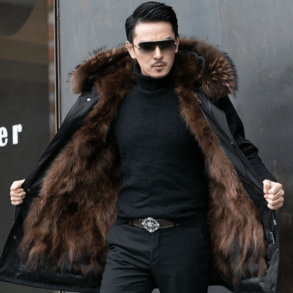 Elegante abrigo parka masculino con cuello de piel sintética, estilo casual y moderno para el invierno.