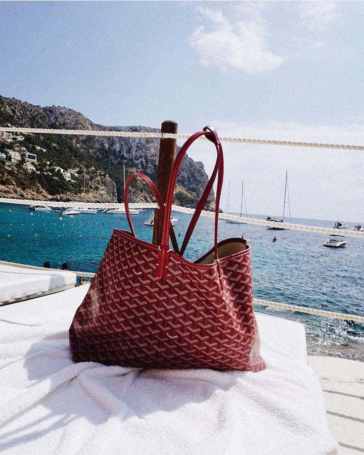 Bolso de mano grande para mujer en varios colores, versátil para cualquier ocasión.