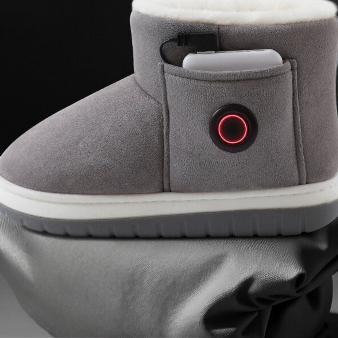 Detalle de pantuflas USB térmicas antideslizantes. Calzado calefactable, perfecto regalo de invierno.