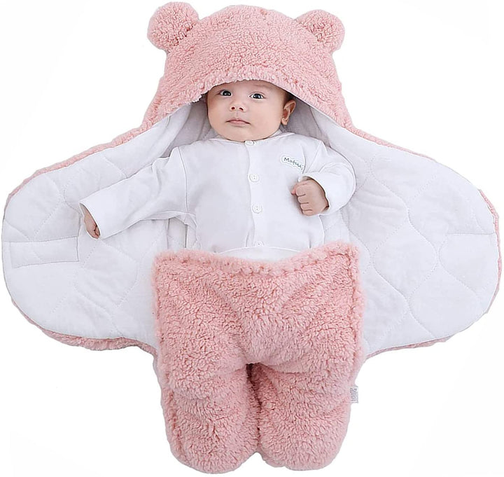 Abrigo bebé invierno: manta térmica con orejas de osito. Textil suave para recién nacidos.