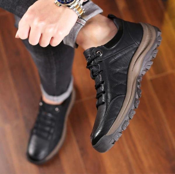 Botas ortopédicas de hombre, estilo versátil. Calzado confortable para caminar, combina moda y soporte postural.