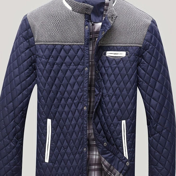 Chaqueta acolchada hombre con cuello mao, estilo versátil y moderna.