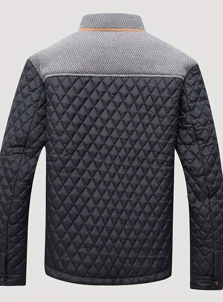Chaqueta hombre abrigadora y acolchada, con cuello mao, ideal para días fríos de invierno.