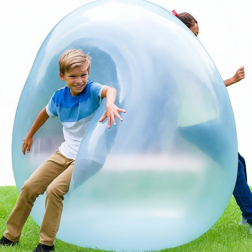 Pelota burbuja inflable gigante. Juguete de fiesta para niños. Diversión segura y colorida al aire libre.