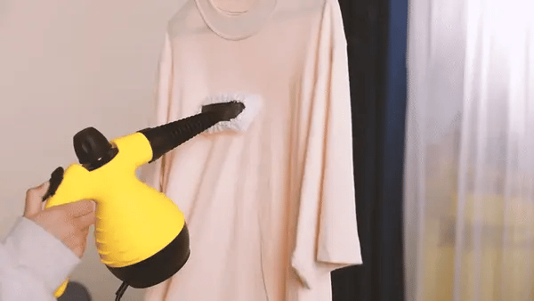Limpiador a vapor multiusos desinfectando suelos. Limpieza ecológica, efectiva y sin químicos para todo el hogar.