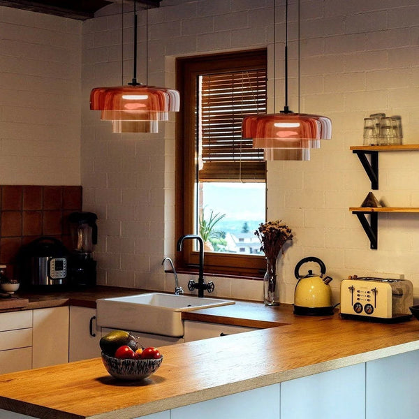 Lámpara colgante moderna de techo, estilo nórdico, con pantalla de cristal y acabado metálico elegante.