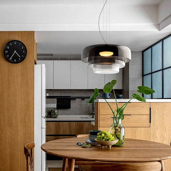 Lámpara colgante minimalista de cristal y metal. Estilo nórdico, perfecta para cualquier interior moderno.