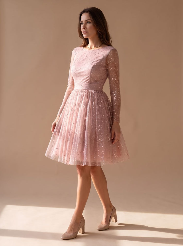 Vestido formal de mujer con brillante tul glitter. Manga larga evasé y corte evasé, perfecto para boda y eventos.