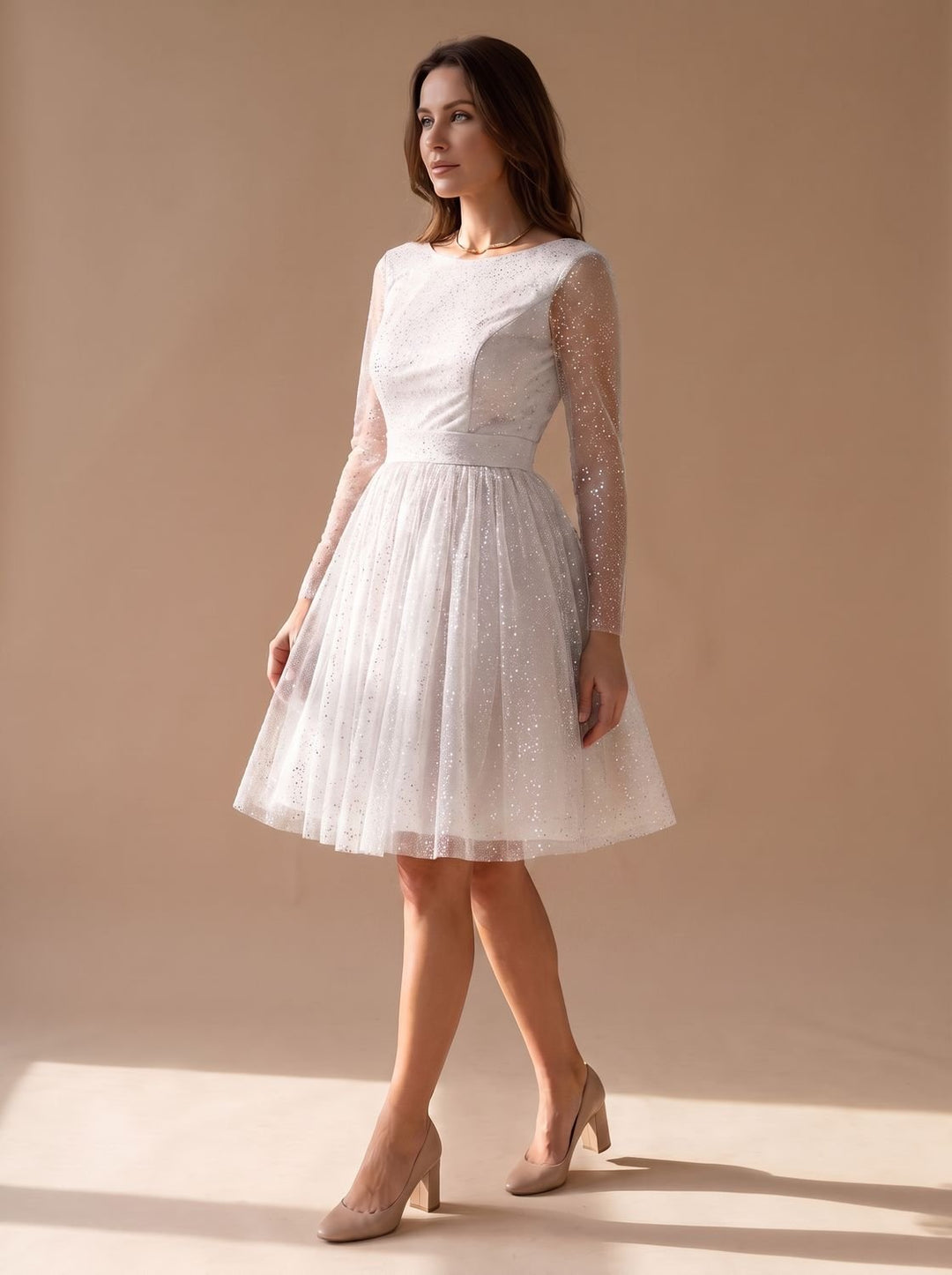 Vestido de fiesta mujer con brillante tul glitter. Mangas largas evasé y corte acampanado. Ideal para celebraciones.