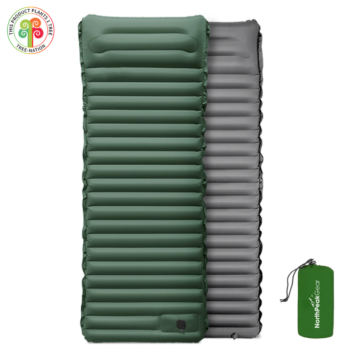 Colchoneta inflable portátil para camping y senderismo. Diseño ultraligero con bomba de pie integrada para fácil uso.