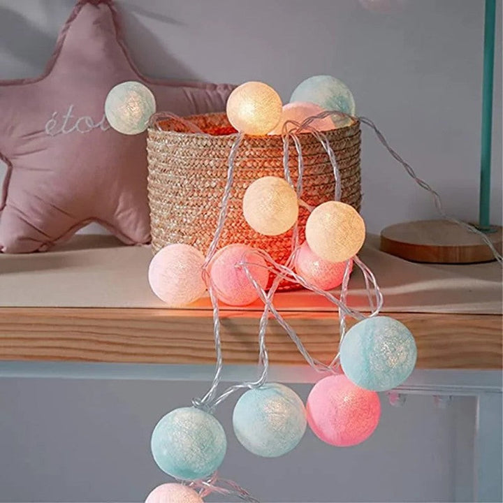 Guirnalda de bolas LED para espejos o cabeceros, toque cálido y moderno.