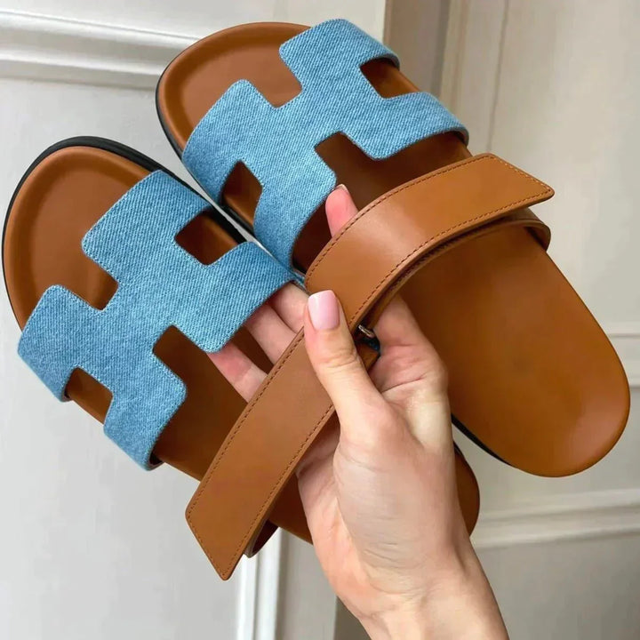 Sandalias gladiadoras elegantes para mujer, estilo chic, ideales para verano.
