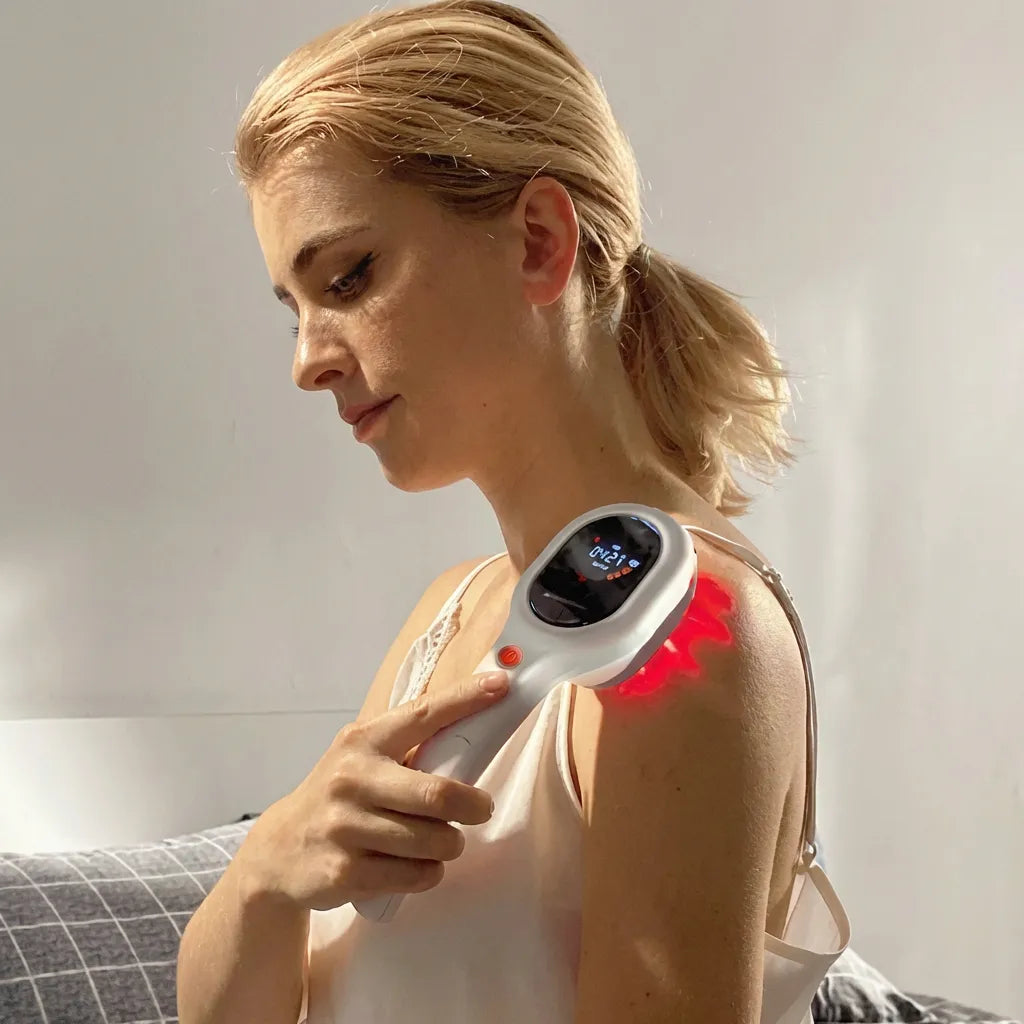 Terapia de luz roja infrarroja con láser frío dual 650nm y 808nm para alivio del dolor muscular.
