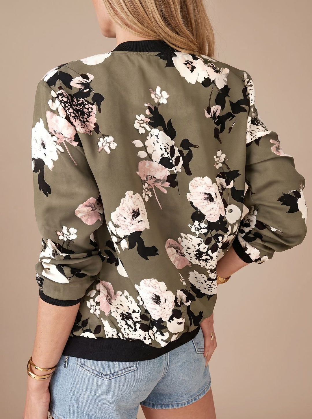 Cazadora bomber de mujer floral con cremallera, ideal para primavera y otoño. Chaqueta ligera con estampado de cerezo casual.