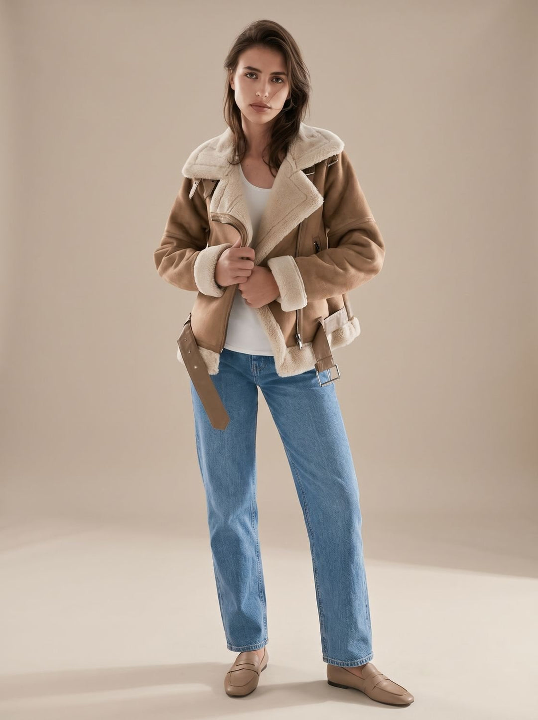 Chaqueta aviador de borreguito sintético para mujer. Abrigo de invierno cálido y con estilo.
