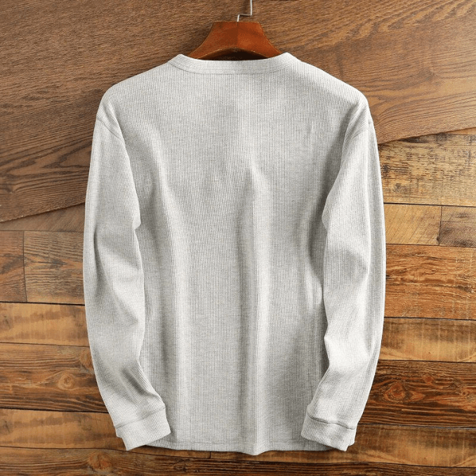 Moderna camiseta Henley de hombre, manga larga, tejido waffle. Perfecta para el estilo diario y ropa masculina.