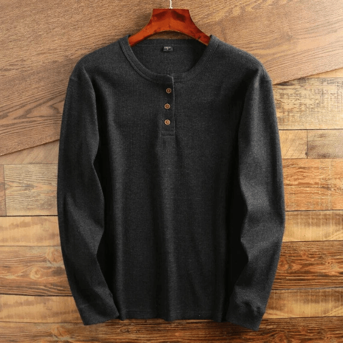 Camiseta Henley de hombre manga larga. Diseño con textura waffle que aporta estilo y comodidad casual.