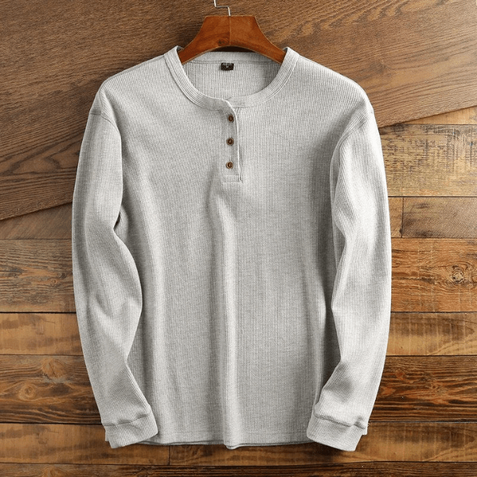 Camiseta Henley de hombre manga larga con textura waffle. Ideal para un look casual y cómodo.