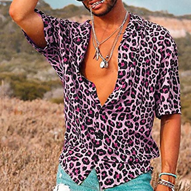 Polo de hombre Savanna. Diseño audaz estampado leopardo para moda masculina veraniega casual y cómoda.