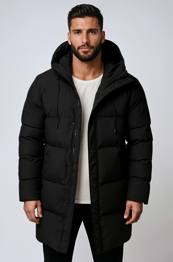 Abrigo largo de hombre con capucha, cálido para invierno, estilo moderno urbano.