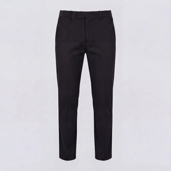 Primer plano de pantalones de vestir de hombre antiarrugas, tejido elástico para mayor libertad.