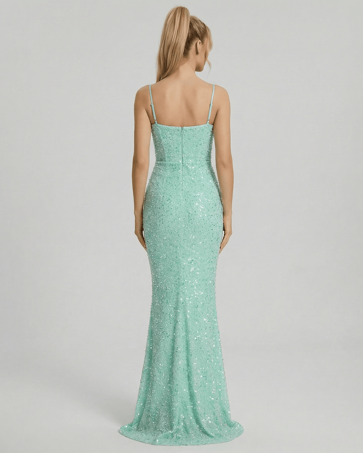 Vestido de fiesta mujer, silueta sirena celeste con lentejuelas. Diseño sin mangas, perfecto para ocasión especial.