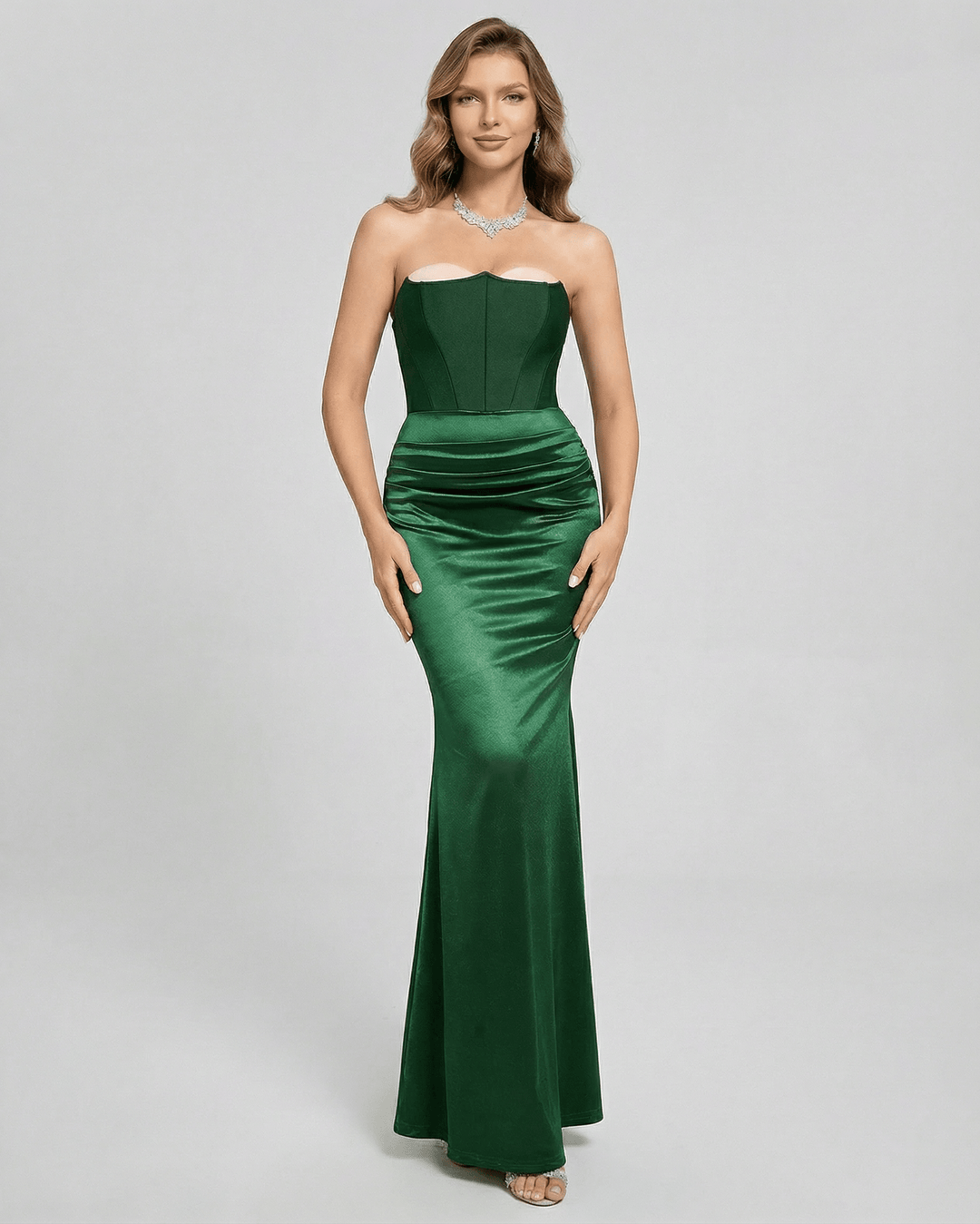 Vestido celeste maxi sin tirantes, diseño glamuroso para destacar en cualquier fiesta o evento especial.