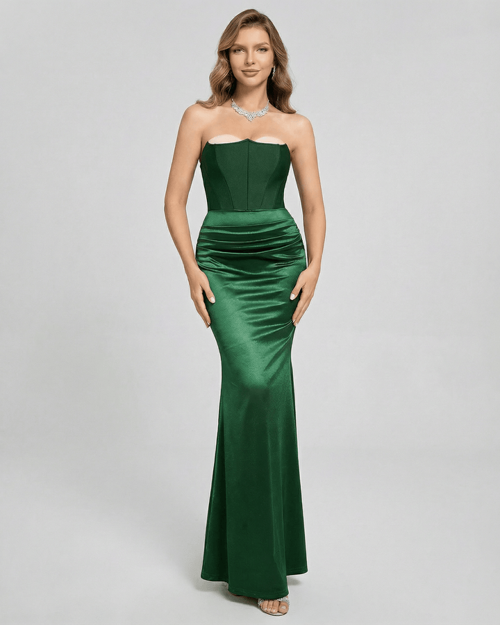 Vestido celeste maxi sin tirantes, diseño glamuroso para destacar en cualquier fiesta o evento especial.