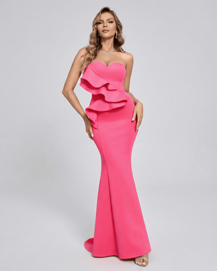Vestido maxi celeste elegante con volantes, ideal para fiesta o cóctel de mujer.