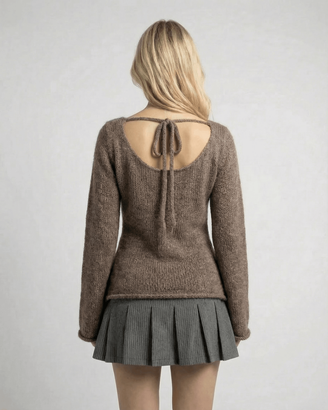 Suéter femenino Sienna casual-elegante, color marrón, con mangas acampanadas para estilo y comodidad.