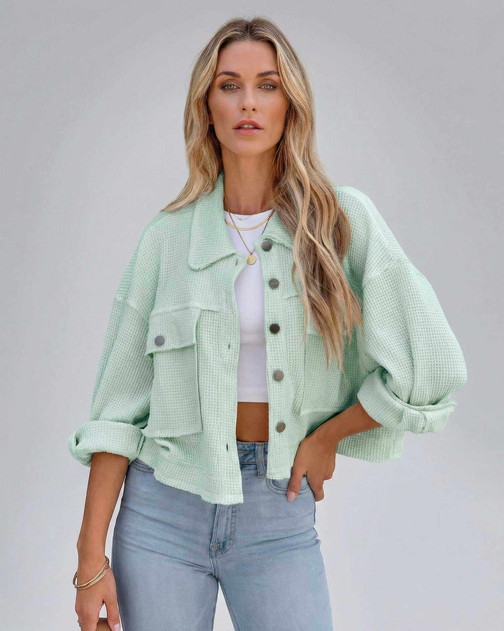 Chaqueta Elara verde menta para mujer, estilo recortado y oversized. Ideal para primavera y otoño.