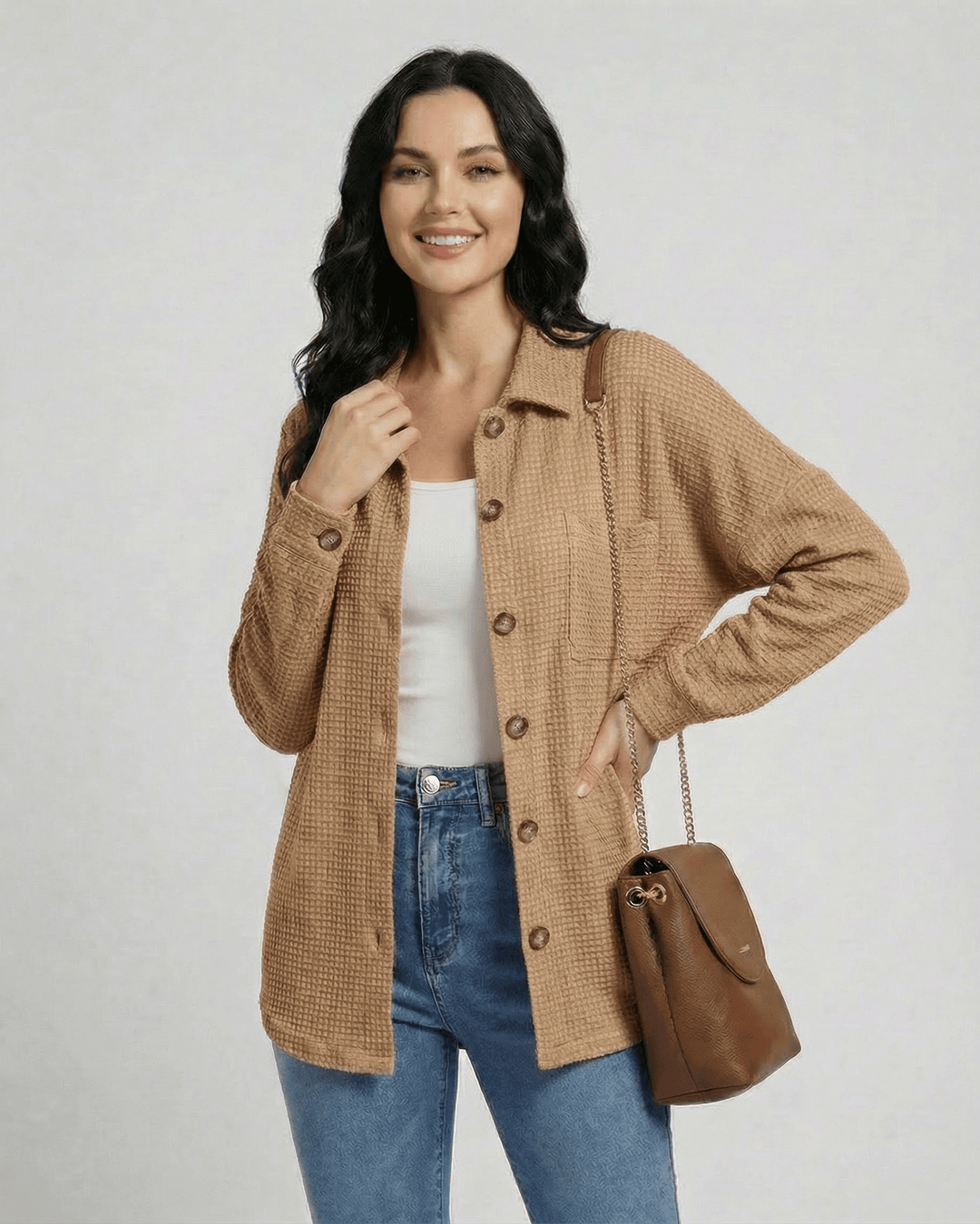 Chaqueta larga casual beige para mujer, estilo elegante. Perfecta para moda femenina de otoño y un look diario cómodo.