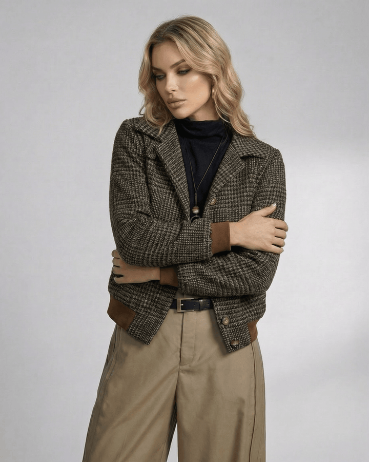 Chaqueta de cuadros para mujer, tendencia de otoño. Estilo urbano y formal, un clásico imprescindible y sofisticado.