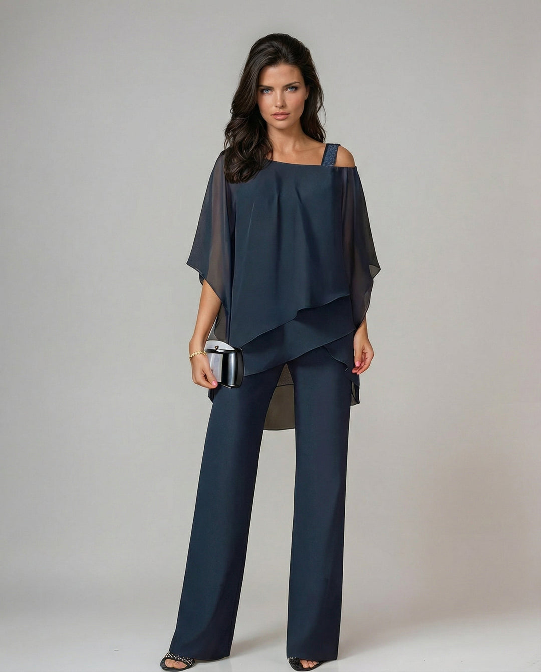 Conjunto de mujer fluido dos piezas, diseño asimétrico con pantalón ancho, ideal para eventos elegantes o casuales.